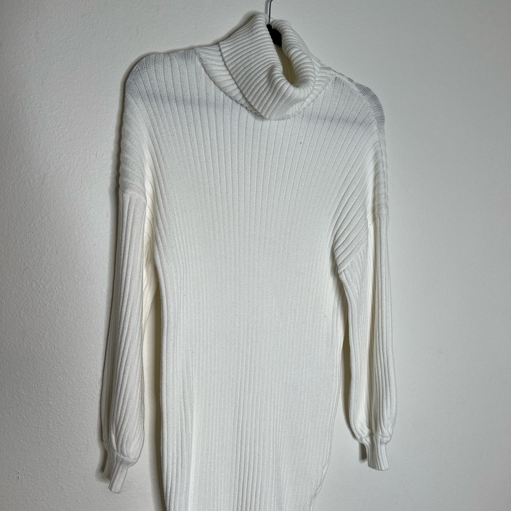 FITTED SWEATER DRESS